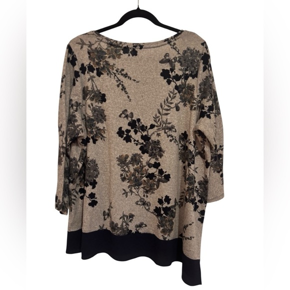 Westport Gray & Navy Floral Tunic Top with Asymmetrical Hem - Picture 6 of 10